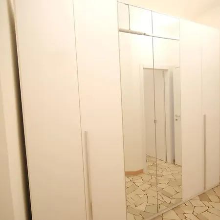 Апартаменты Sky House Carrara *