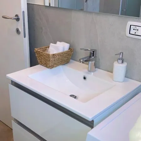 Апартаменты Sky House Carrara